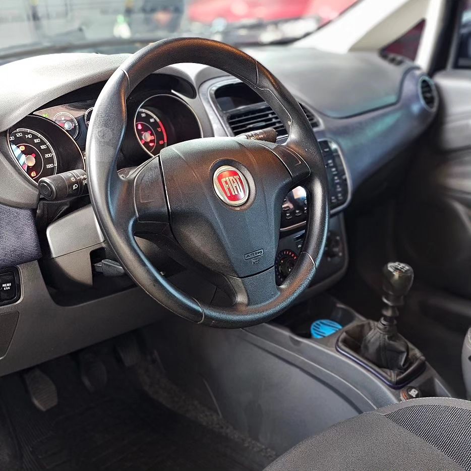 FIAT PUNTO ATTRACTIVE 1.4 EVO FIRE 8V FLEX 4P MANUAL – 2013